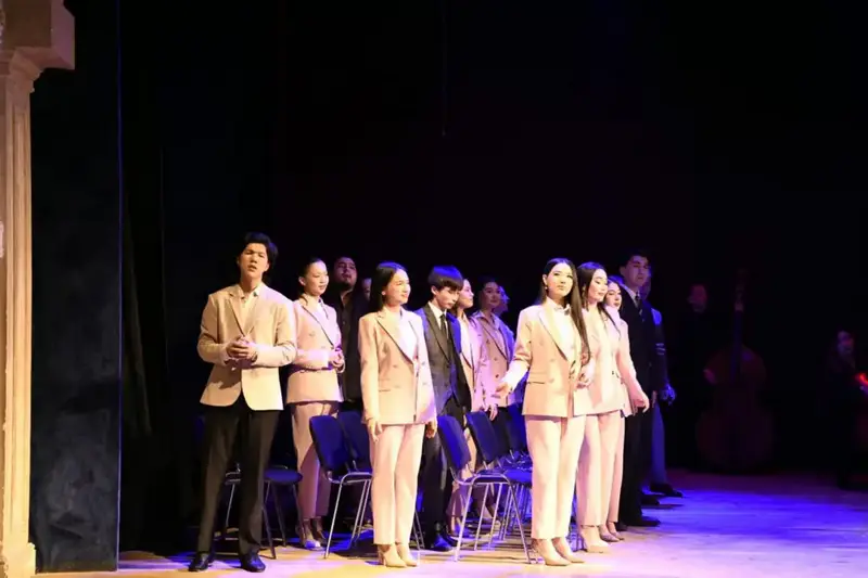 «Бақытты шаңырақ жыры»: в Астане состоялся необычный спектакль с участием 19 пар (6)