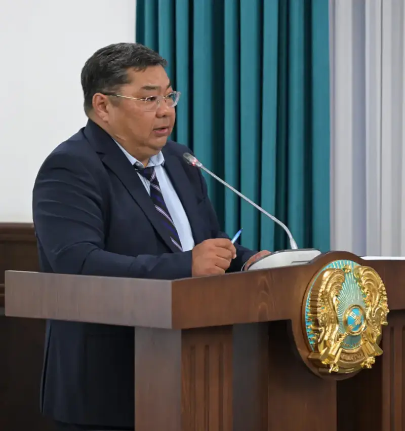 Аким области Асаин Байханов провел совещание по вопросам реализации проектов нового строительства, реконструкций и капитальных ремонтов (4)