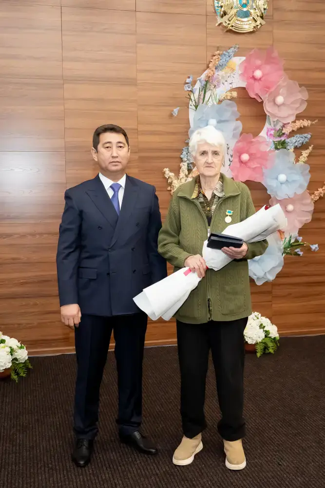 Айдарбек Сапаров отметил вклад женщин в развитие сельского хозяйства (7)