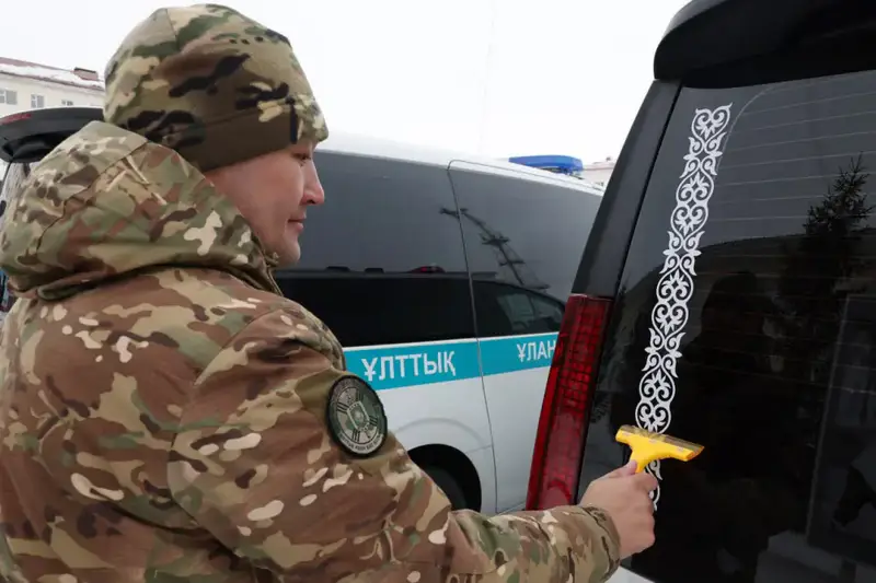 Наурызнама: национальные узоры в форме и на технике гвардейцев (4)