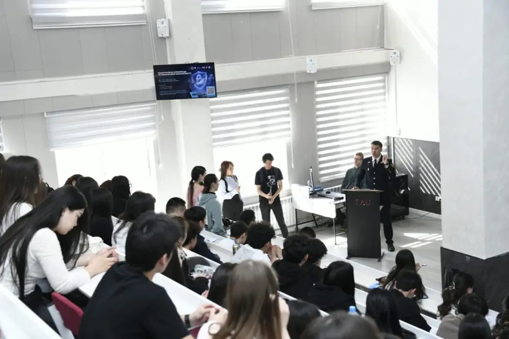 О современных угрозах в цифровой среде рассказали студентам столичного вуза (2)