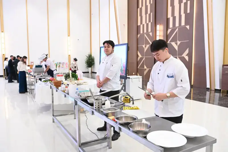 Депутаты Парламента ознакомились с работой Центра компетенций (9)