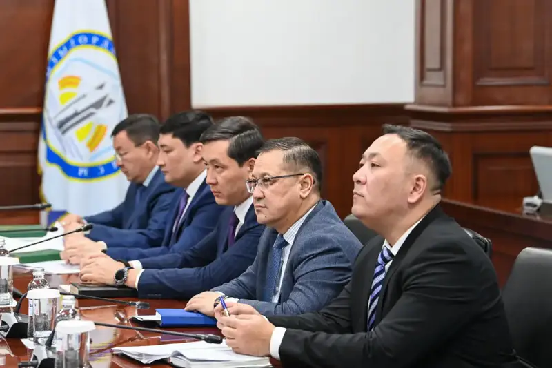 Обсуждены вопросы реализации норм новой Конституции (2)