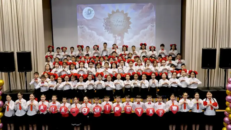Праздничный хор учащихся и малышей одновременно зазвучал в Астане в честь Международного женского дня (8)