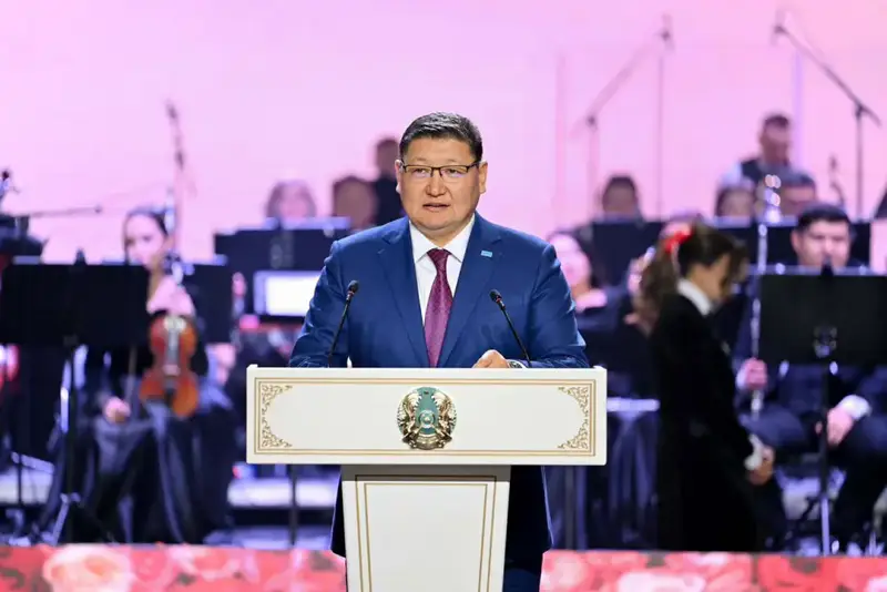 В Семее состоялось торжественное мероприятие, посвященное 8 Марта (7)