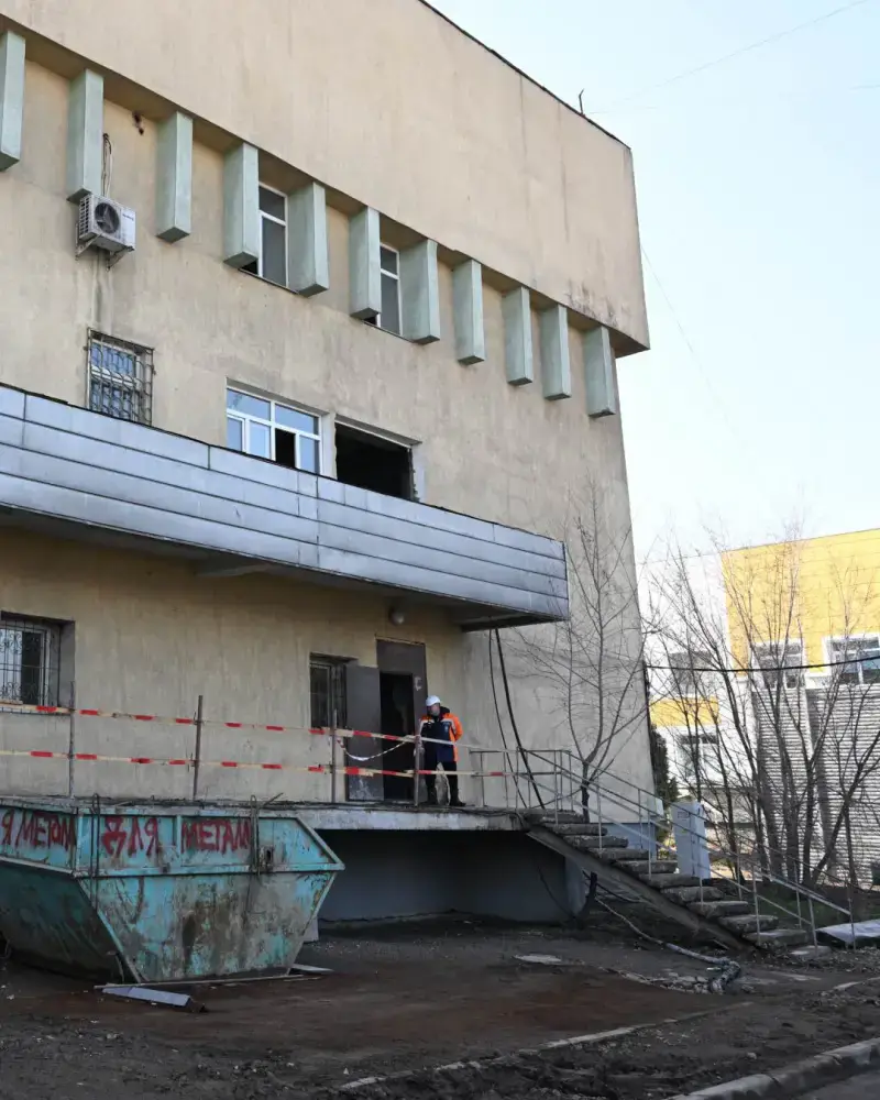 Аким Алматы проверил ход модернизации больницы №7 и строительство новых объектов (2)