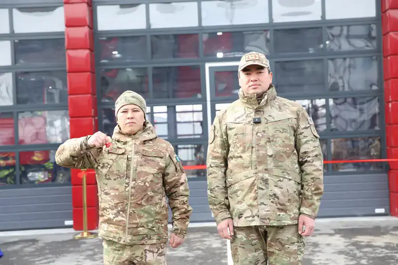 Новые апартаменты для спасателей: в Алматы вручили ключи сотрудникам МЧС (3)
