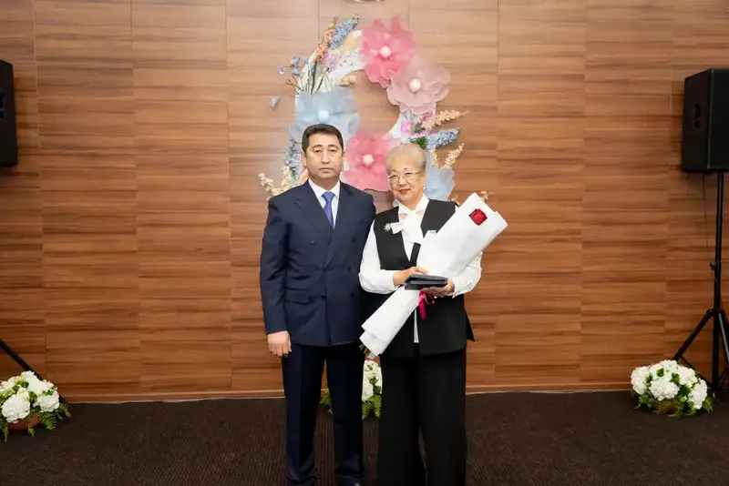 Айдарбек Сапаров отметил вклад женщин в развитие сельского хозяйства (9)