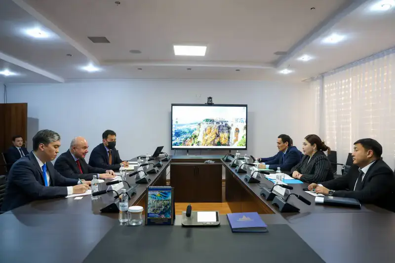 Вице-министр Жаннат Дубирова обсудила сотрудничество с Исламским банком развития (9)