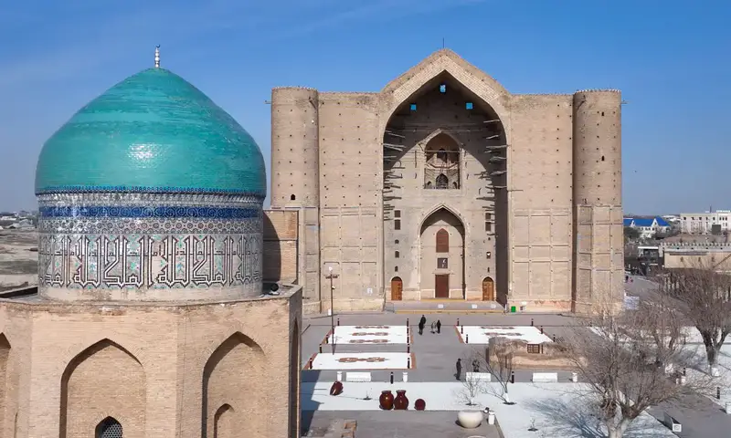 Президент посетил мавзолей Ходжи Ахмеда Яссауи (5)