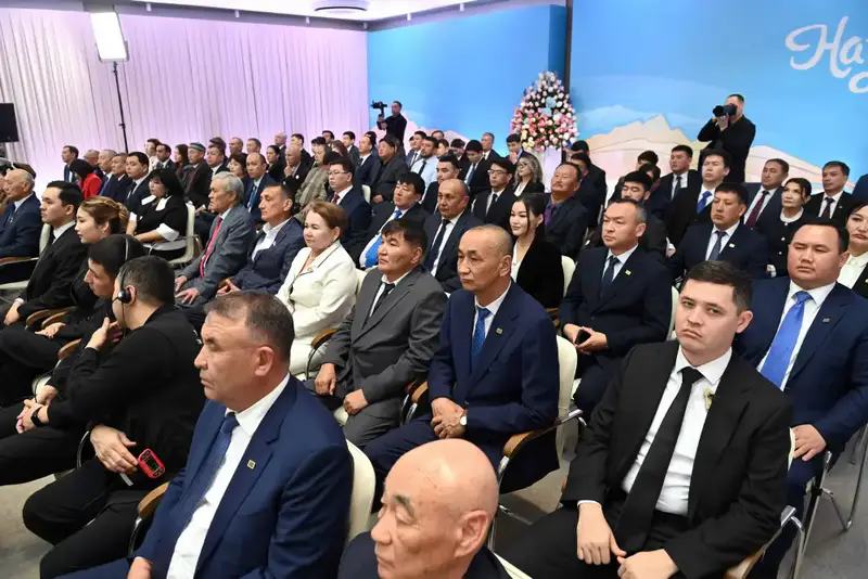 Выступление Главы государства Касым-Жомарта Токаева на встрече с общественностью Туркестанской области (2)