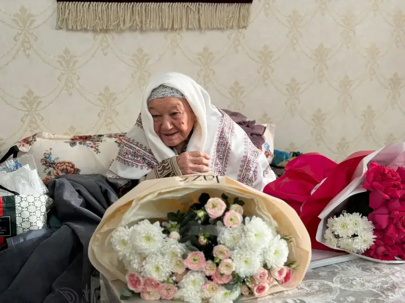 В ТУРКЕСТАНЕ ЧЕСТВОВАЛИ ПЕДАГОГА-ДОЛГОЖИТЕЛЬНИЦУ (2)