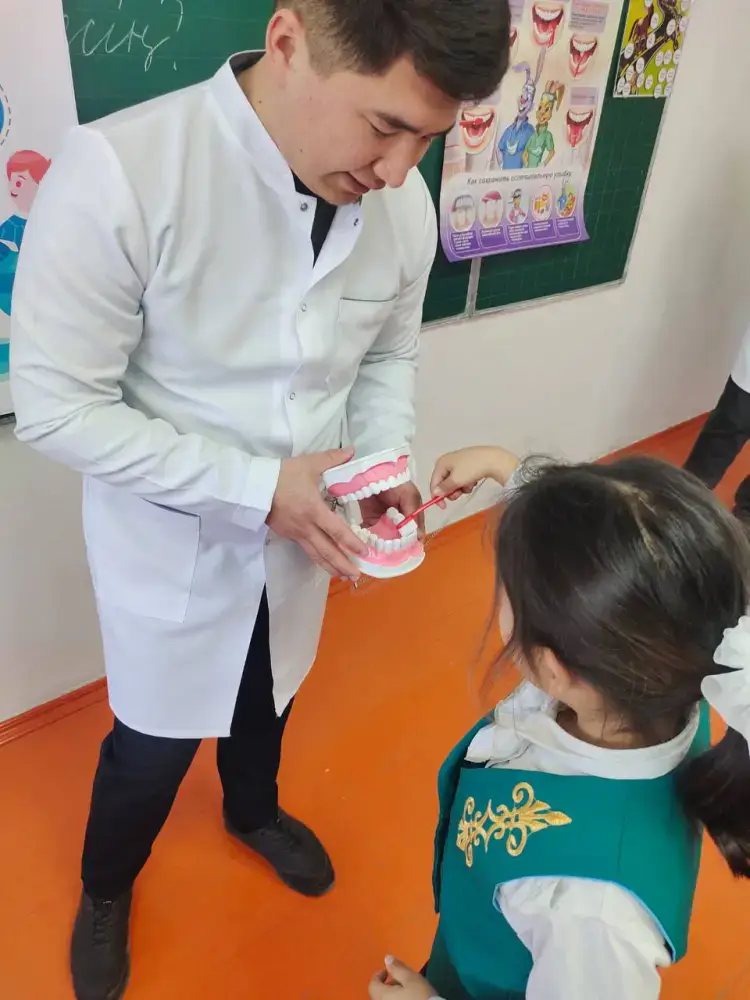 В КАЗАХСТАНЕ СВЫШЕ 60 ТЫСЯЧ ДЕТЕЙ ОХВАЧЕНО ПРОФИЛАКТИКОЙ КО ВСЕМИРНОМУ ДНЮ ЗДОРОВЬЯ ПОЛОСТИ РТА (2)