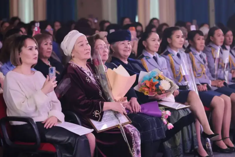 В МВД отметили Международный женский день (3)