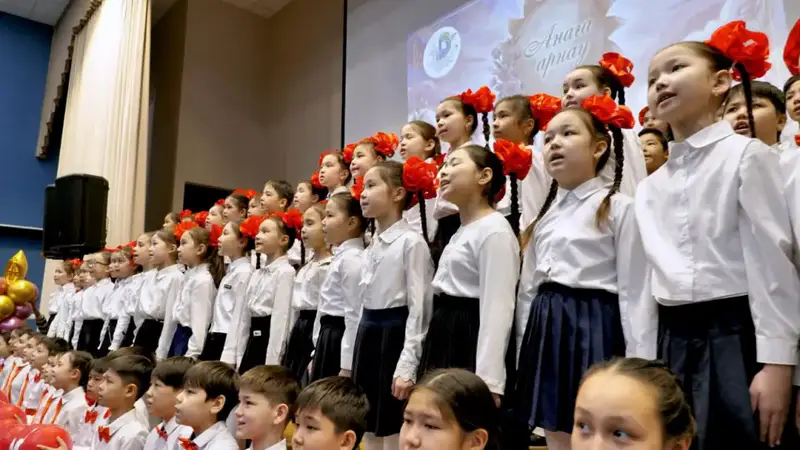 Праздничный хор учащихся и малышей одновременно зазвучал в Астане в честь Международного женского дня (7)