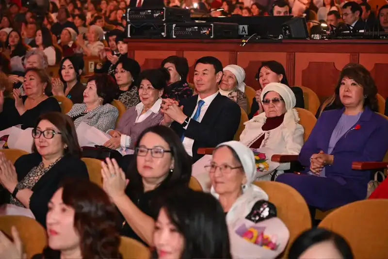 В Алматы прошел праздничный концерт «Әлемнің жарығы» к 8 Марта (5)