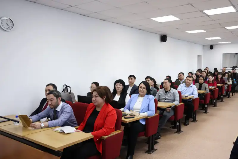 В Академии правосудия при Высшем Судебном Совете прошла гостевая лекция профессора Международного университета Астана, доктора юридических наук, члена Комиссии по Конституционной реформе Исидора Шамиловича Борчашвили (3)