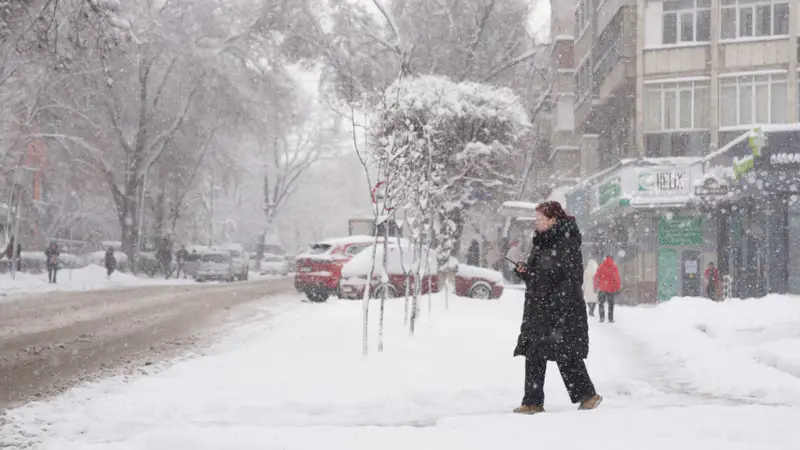 Заснеженные улицы Алматы