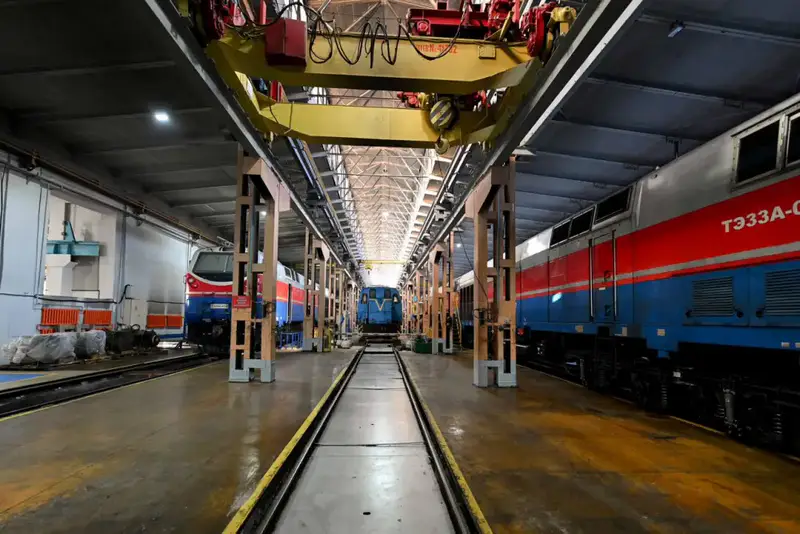 Аким области ознакомился с работой локомотивного депо «Қамқор Локомотив» в Аягозе (6)