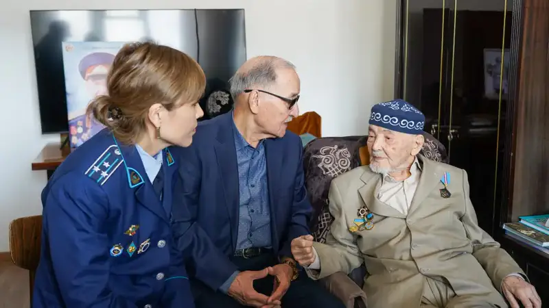 102-летний ветеран Курмат Рахимов принял участие в голосовании (3)