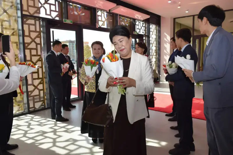 В ТУРКЕСТАНЕ ПРОШЕЛ ПРАЗДНИЧНЫЙ ВЕЧЕР "ӘЛЕМНІҢ ЖАРЫҒЫ - АНА" (5)