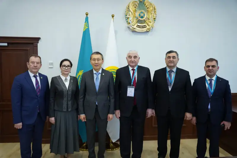 Референдум в Казахстане вызвал беспрецедентный интерес международных наблюдателей (9)