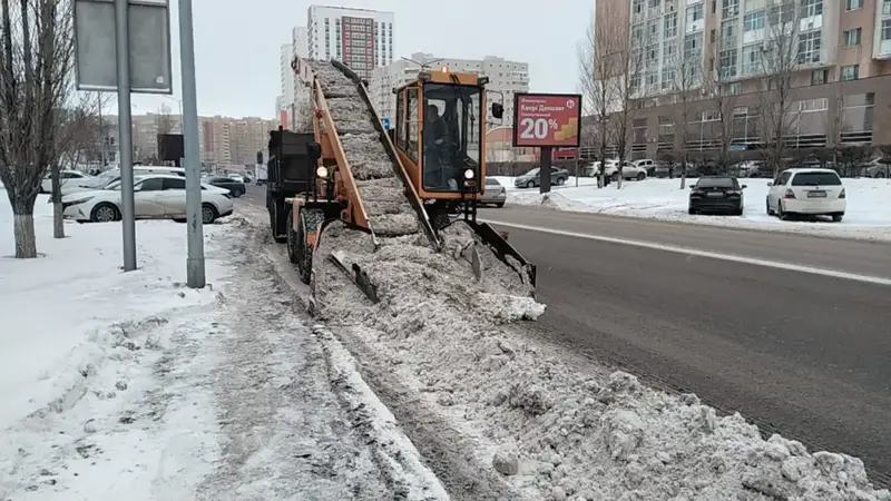 Около трех тысяч дорожных рабочих задействовано в снегоуборочных работах в Астане (8)