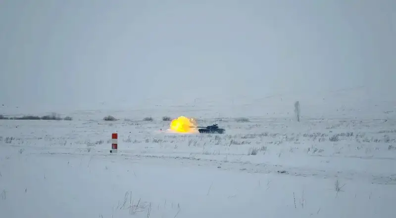 Танкисты отработали задачи по поражению целей в боевых условиях (2)