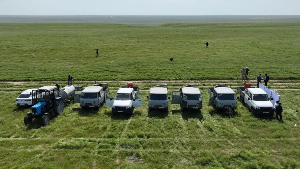 В ТУРКЕСТАНСКОЙ ОБЛАСТИ К БОРЬБЕ С САРАНЧОЙ ПРИВЛЕКУТ БОЛЕЕ 2 ТЫСЯЧ ЧЕЛОВЕК (3)