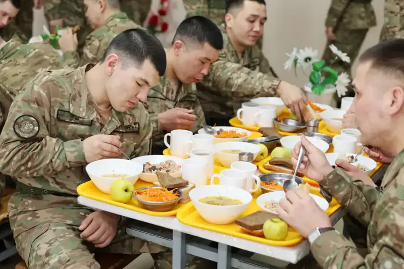 Гвардейцы смогут оценивать качество питания в столовых через электронную систему (5)