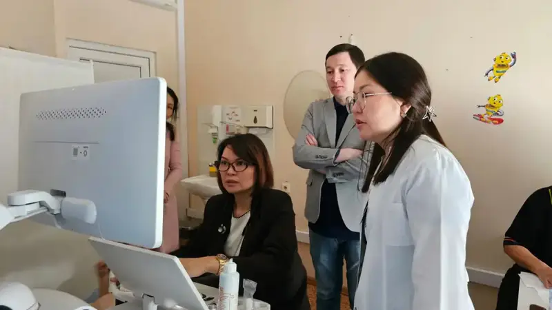 В Центре матери и ребёнка ВКО 22 ребенка прошли обследование у кардиологов (3)