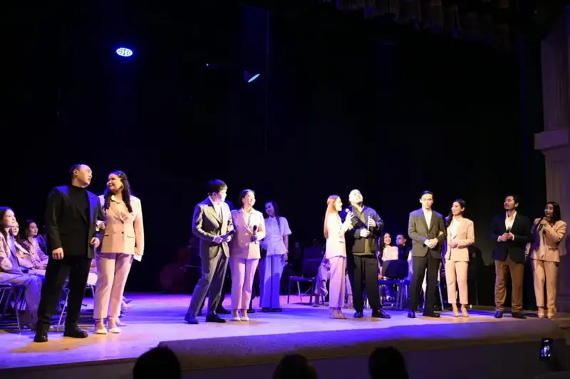 «Бақытты шаңырақ жыры»: в Астане состоялся необычный спектакль с участием 19 пар (7)