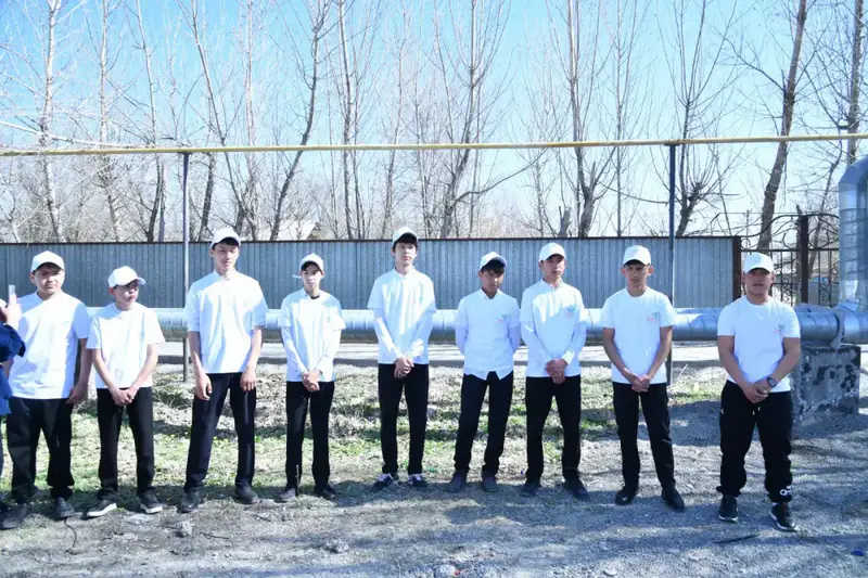 ТУРКЕСТАН: В ОТЫРАРЕ В РАМКАХ АКЦИИ «МӨЛДІР БҰЛАҚ» ОЧИЩЕНЫ БЕРЕГА КАНАЛА (3)