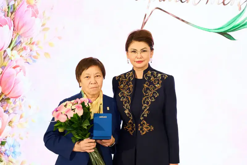 В честь 8 Марта от имени Президента вручены государственные награды (8)