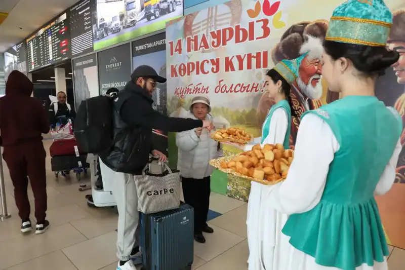 В Международном аэропорту Алматы прошла праздничная акция ко Дню Көрісу в рамках Наурызнама (4)