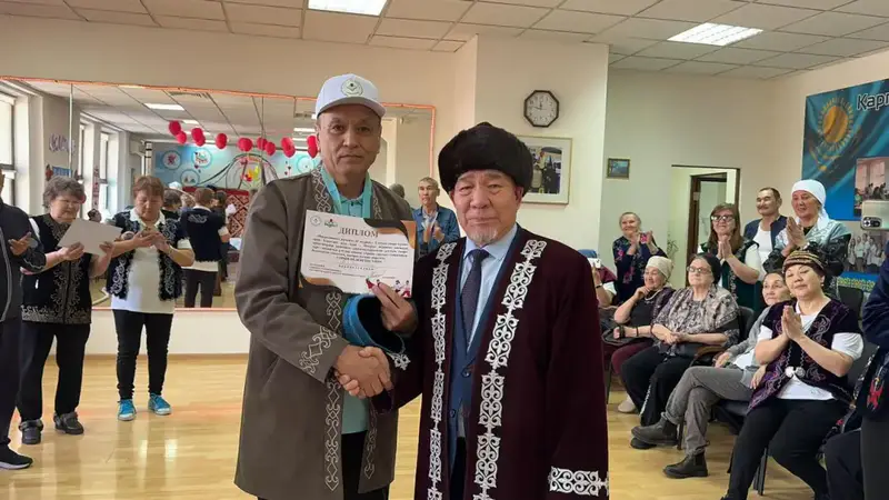 В Астане пенсионеры соревновались в перетягивании каната (8)