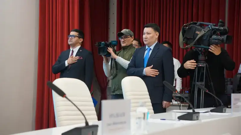 ТУРКЕСТАН: СОВЕТНИК ПРЕЗИДЕНТА МАЛИК ОТАРБАЕВ ВСТРЕТИЛСЯ С ЖИТЕЛЯМИ ОРДАБАСИНСКОГО РАЙОНА (4)