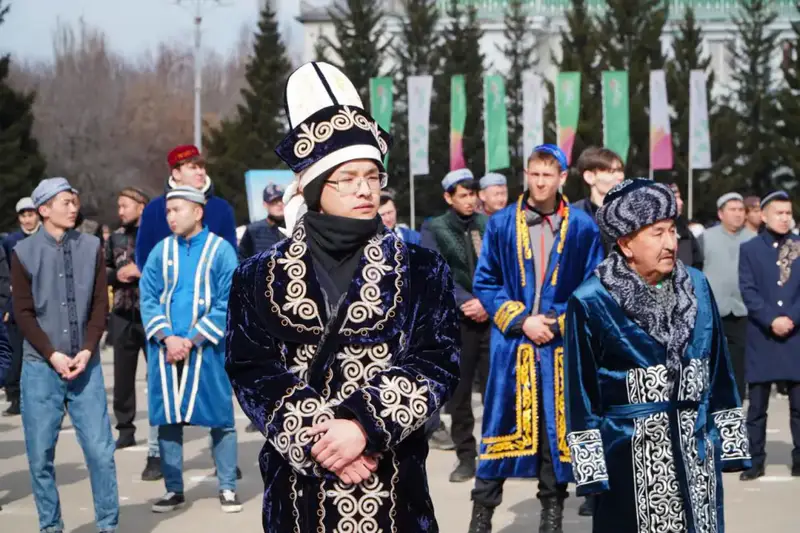 Рекордное число танцоров исполнили қара жорға в г. Кокшетау (2)