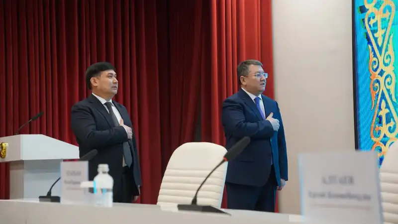 ТУРКЕСТАН: СОВЕТНИК ПРЕЗИДЕНТА МАЛИК ОТАРБАЕВ ВСТРЕТИЛСЯ С ЖИТЕЛЯМИ ОРДАБАСИНСКОГО РАЙОНА (3)