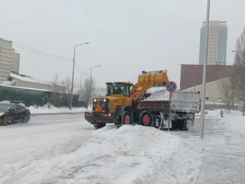 Десятки тысяч кубометров снега вывезли из столицы прошлой ночью (2)