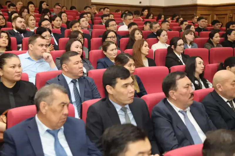 Представители общенациональной коалиции обсудили проект новой Конституции с представителями торговой отрасли (4)