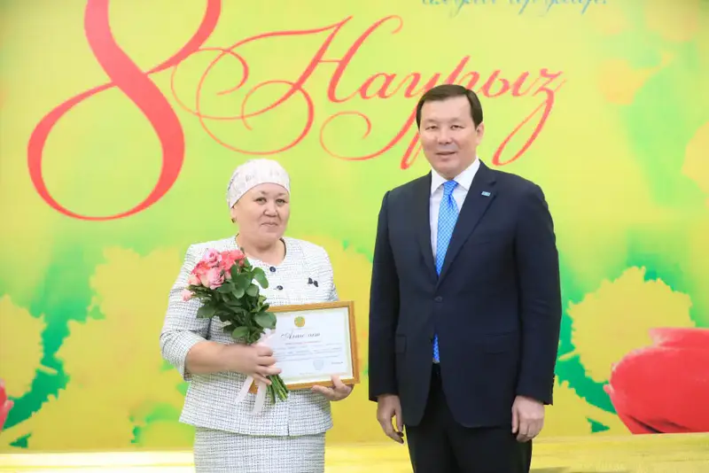 Накануне весеннего праздника актюбинские женщины были удостоены государственных наград (8)