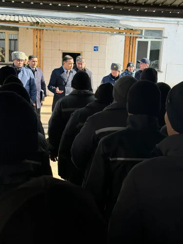 Омбудсмен ознакомился с условиями содержания осужденных в колонии №14 (5)