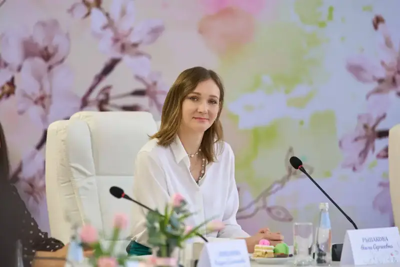 Аким ВКО поздравил с наступающим 8 Марта женщин, которые вносят особый вклад в развитие региона (5)