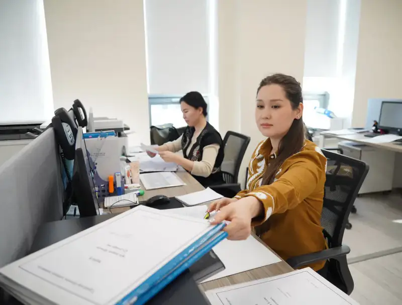 ГОСУДАРСТВЕННЫЕ СЛУЖАЩИЕ ТУРКЕСТАНСКОЙ ОБЛАСТИ ПРИШЛИ НА РАБОТУ В НАЦИОНАЛЬНОЙ ОДЕЖДЕ И ПОДДЕРЖАЛИ ДЕКАДУ “НАУРЫЗНАМА” (4)