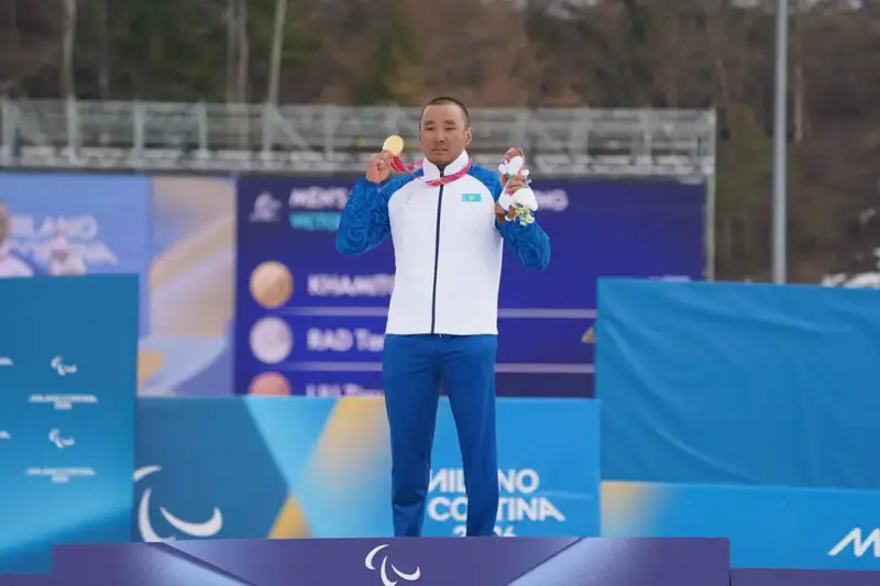 Министр туризма и спорта РК Ербол Мырзабосынов поздравил чемпиона Паралимпиады Ербола Хамитова (3)