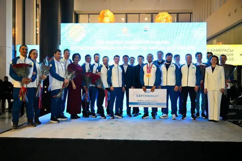 «Впервые в истории на одних зимних Паралимпийских играх Казахстан завоевал сразу две медали» - Ербола Хамитова торжественно встретили в аэропорту (9)