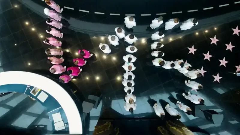 Столичные медики необычной акцией выразили поддержку новой Конституции (5)