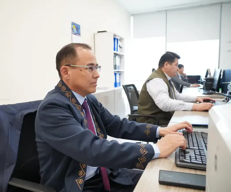 ГОСУДАРСТВЕННЫЕ СЛУЖАЩИЕ ТУРКЕСТАНСКОЙ ОБЛАСТИ ПРИШЛИ НА РАБОТУ В НАЦИОНАЛЬНОЙ ОДЕЖДЕ И ПОДДЕРЖАЛИ ДЕКАДУ “НАУРЫЗНАМА” (10)