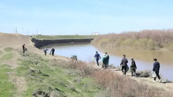 ТУРКЕСТАН: В АРЫСИ В РАМКАХ АКЦИИ «МӨЛДІР БҰЛАҚ» ПРОШЕЛ СУББОТНИК ПО ОЧИСТКЕ БЕРЕГОВ РЕКИ (4)